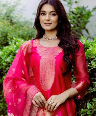 red printed jacquard organza straight kurta pant and dupatta set 2