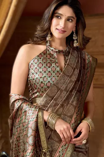 mehendi cluster digital saree with jacquard border & jhallar