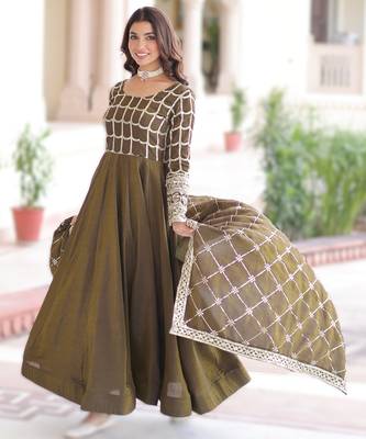 mehendi nc vichitra embroidered anarkali gown with matching dupatta 3