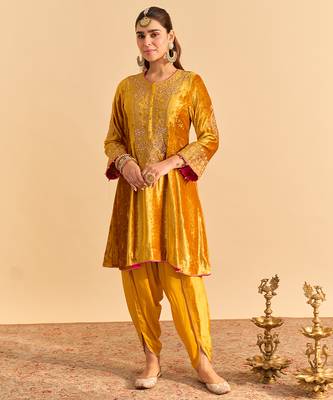 Yellow embroidered velvet kurta set 1