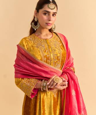 Yellow embroidered velvet kurta set with dupatta 2