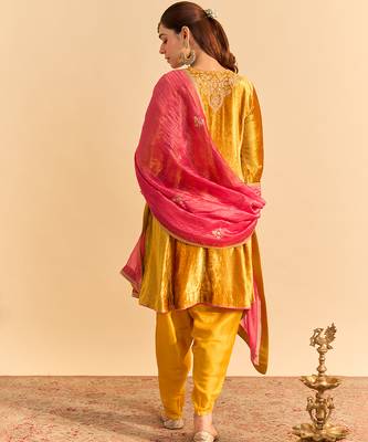 Yellow embroidered velvet kurta set with dupatta 3