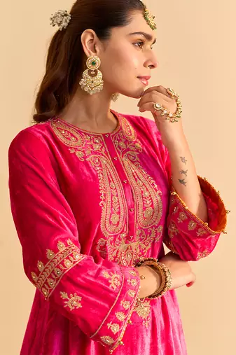 Pink embroidered velvet kurta set