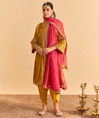 Yellow embroidered velvet kurta set 1