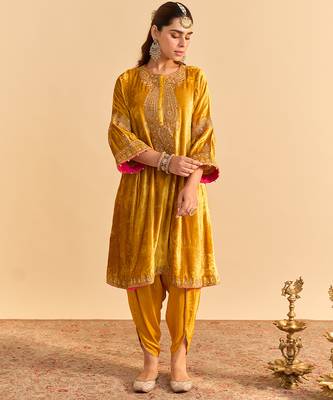 Yellow embroidered velvet kurta set with dupatta 2