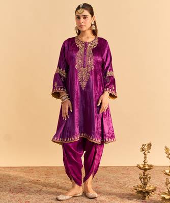 Purple embroidered velvet kurta set with dupatta 5