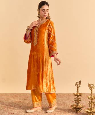 Orange embroidered velvet kurta set with dupatta 2