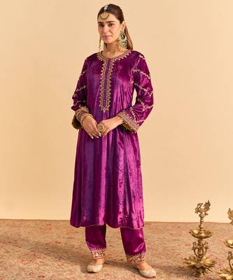 Purple embroidered velvet kurta set with dupatta 1