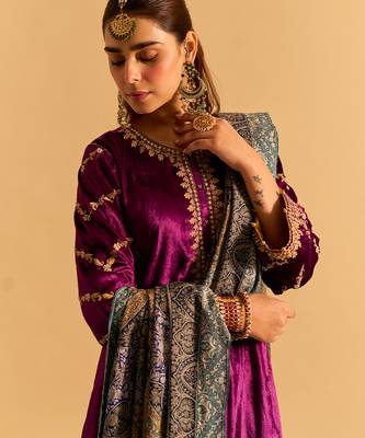 Purple embroidered velvet kurta set with dupatta 3