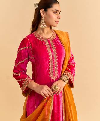 Pink embroidered velvet kurta set with dupatta 3