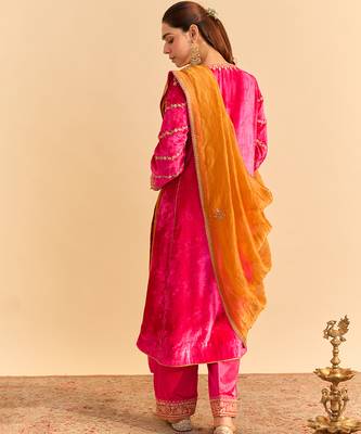 Pink embroidered velvet kurta set with dupatta 5