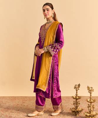 Purple embroidered velvet kurta set with dupatta 2