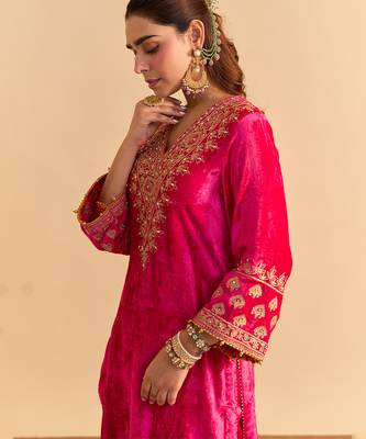 Pink embroidered velvet kurta set with dupatta 5