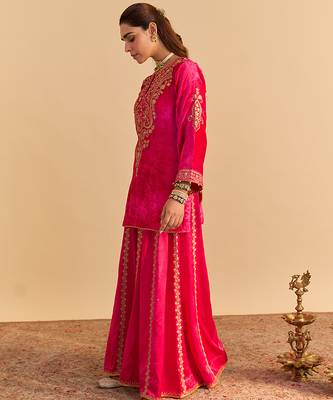Pink embroidered velvet sharara set with dupatta 2