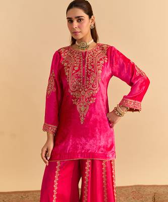 Pink embroidered velvet sharara set with dupatta 4