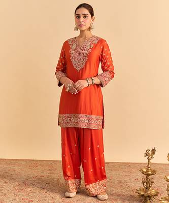 Orange embroidered silk kurta set with dupatta 2