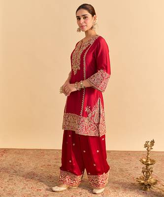 Red embroidered silk kurta set with dupatta 4