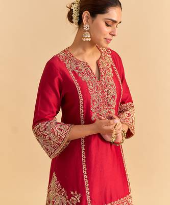 Red embroidered silk kurta set with dupatta 5