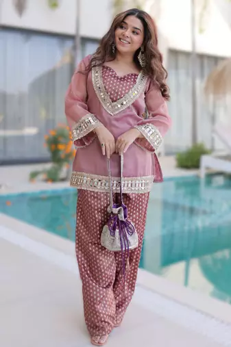 Pink jacquard top with pant & batwa