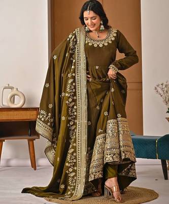 Green faux blooming embroidered Anarkali suit 2