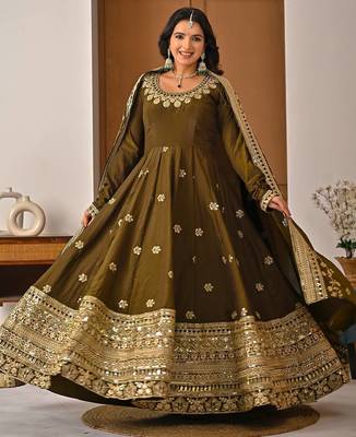 Green faux blooming embroidered Anarkali suit 3