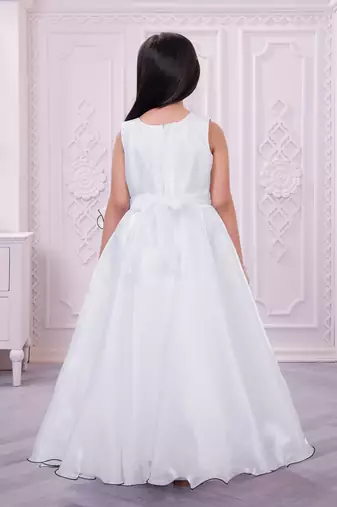 white organza party gown with sleeveless style