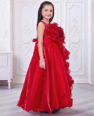 red organza gown with sleeveless style 4