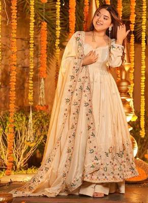 Off white silk embroidered Anarkali suit 2