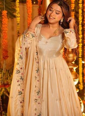 Off white silk embroidered Anarkali suit 4