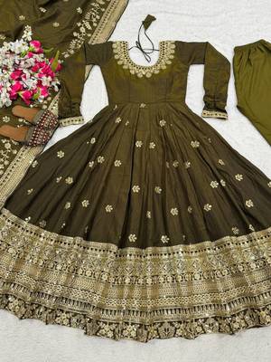 Green faux blooming embroidered Anarkali suit 5