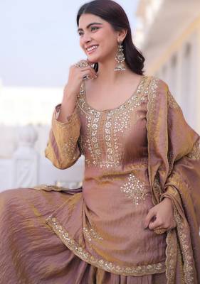 peach velvet embroidered top pant and dupatta 4