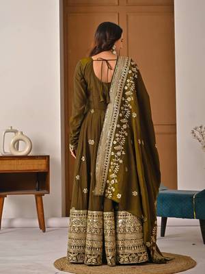Green faux blooming embroidered Anarkali suit 6