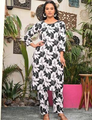 white cotton kurta set with floral printed design 3