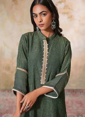 Green embroidered tissue kurta set 2
