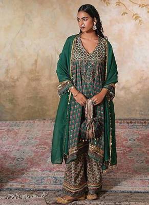 Green printed crepe kurta set with dupatta 1
