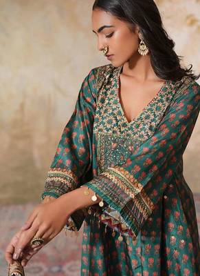 Green printed crepe kurta set with dupatta 2
