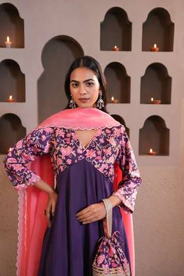 Purple printed crepe kurta set with dupatta 2