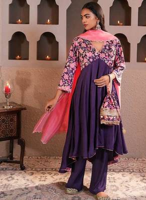 Purple printed crepe kurta set with dupatta 3