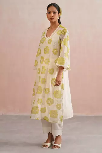 White embroidered chanderi kurta set with dupatta