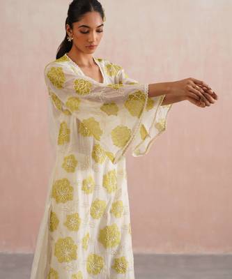 White embroidered chanderi kurta set with dupatta 5