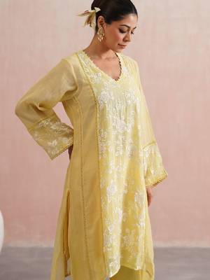 Yellow embroidered chanderi kurta set with dupatta 1