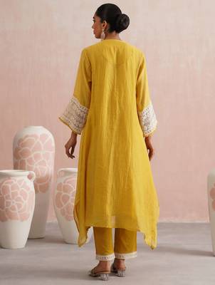 Yellow embroidered chanderi kurta set with dupatta 3