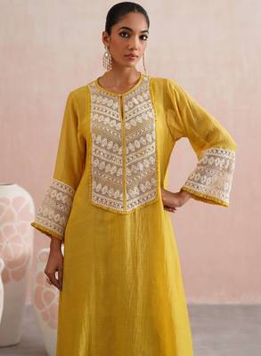 Yellow embroidered chanderi kurta set with dupatta 4