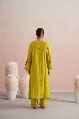 Yellow embroidered chanderi kurta set with dupatta 2
