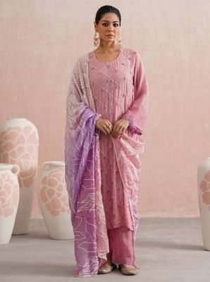 Pink embroidered chanderi kurta set with dupatta 3