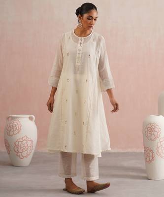 White embroidered chanderi kurta set with dupatta 1