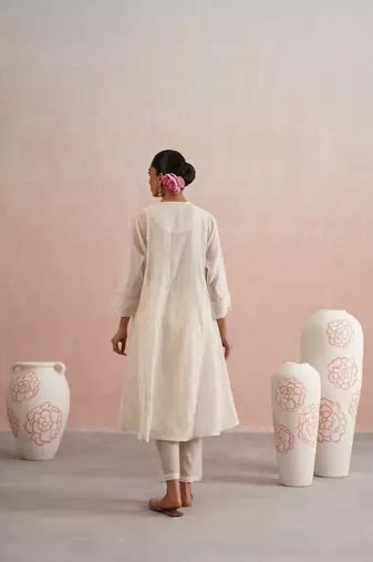 White embroidered chanderi kurta set with dupatta