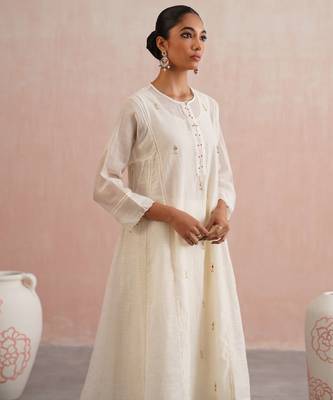 White embroidered chanderi kurta set with dupatta 4