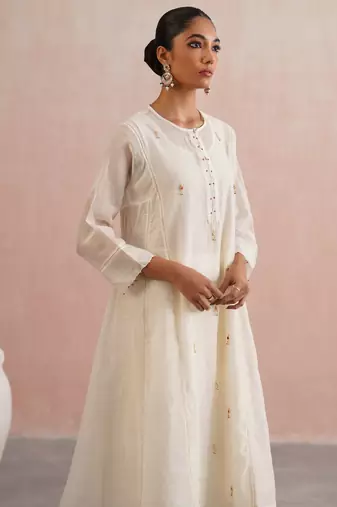 White embroidered chanderi kurta set with dupatta