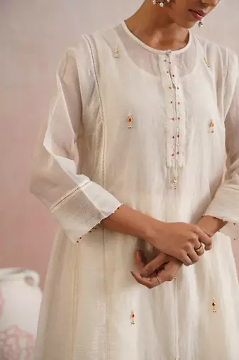 White embroidered chanderi kurta set with dupatta